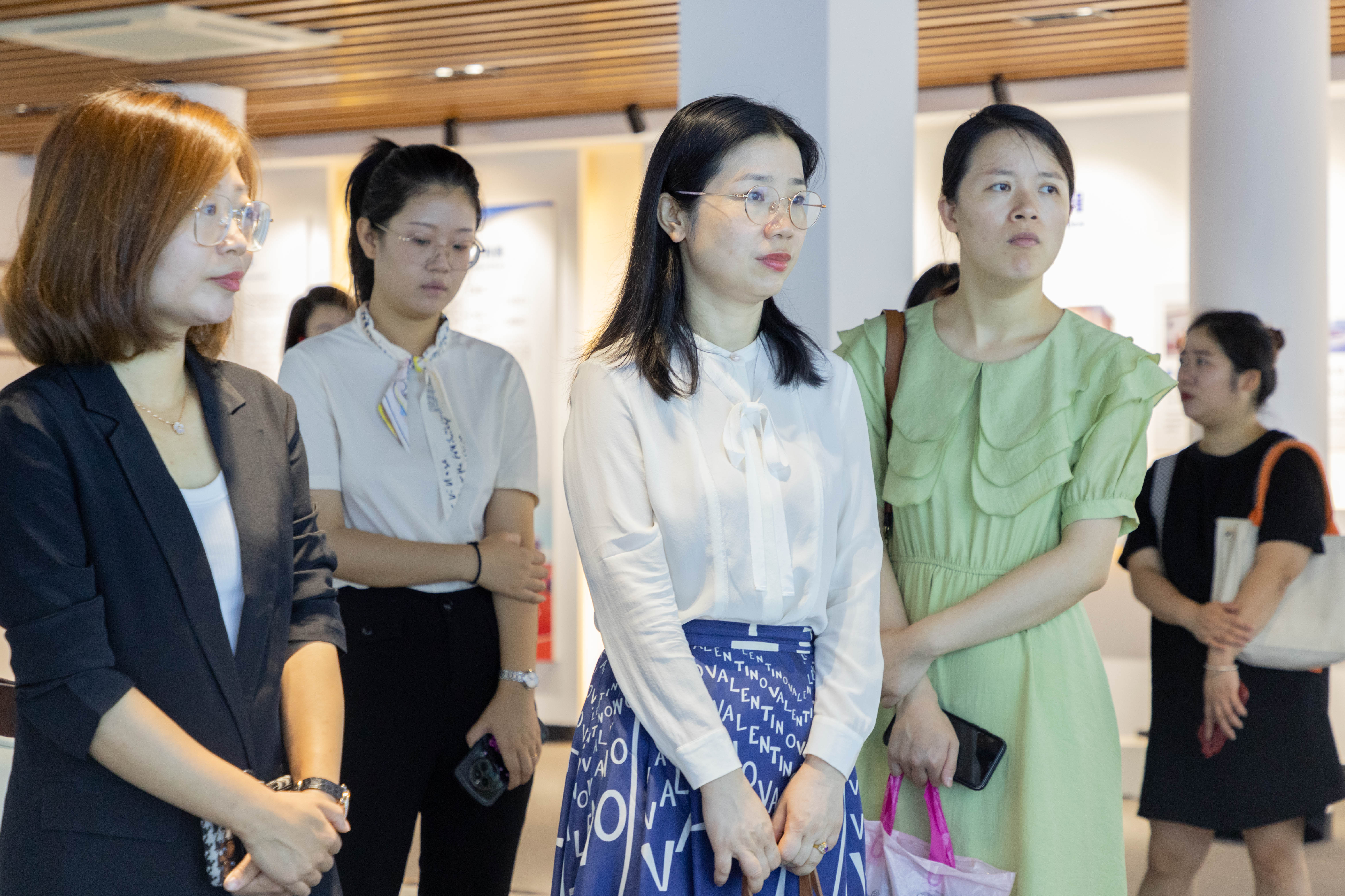 嘉兴市妇联发展部部长陈利明一行莅临6686手机端入口股份调研指导